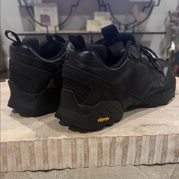 ROA LHKPA Men\'s Size 11 Eur 45 Black Hiking Shoes excellent condition worn twice main image 9